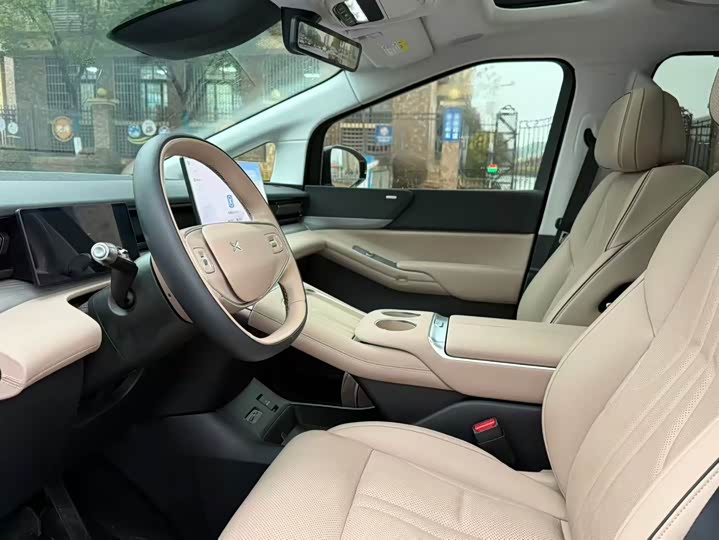 Фото 3 - XPeng X9