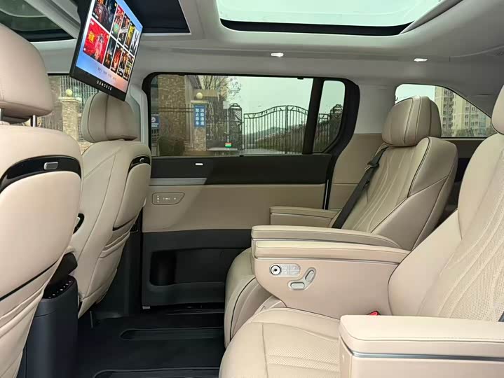 Фото 4 - XPeng X9