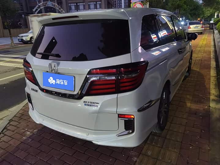 Фото 3 - Honda Elysion