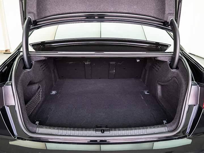 Фото 9 - Audi A6L