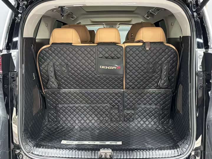 Фото 7 - Denza D9