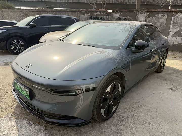 Фото 1 - Zeekr 007