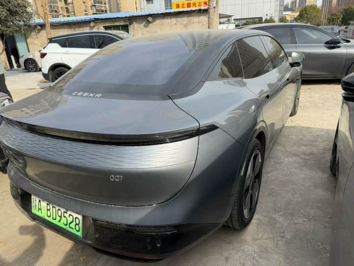 Фото 9 - Zeekr 007