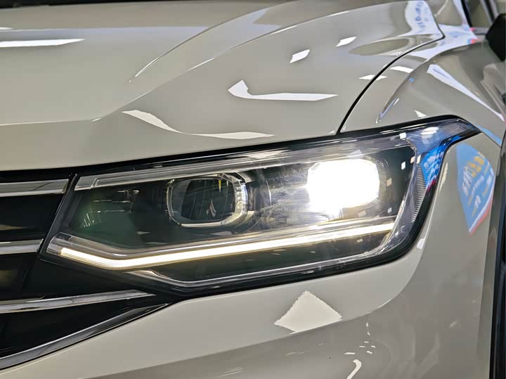 Фото 7 - Volkswagen Tiguan L Pro