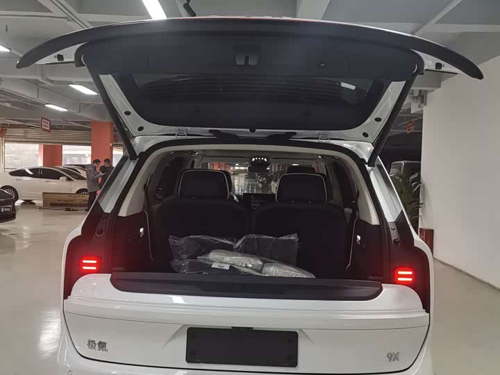 Фото 7 - Zeekr 9X