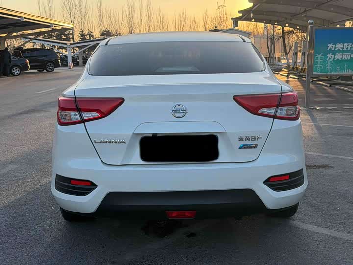 Фото 8 - Nissan Lannia