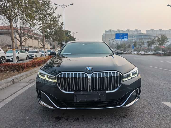 Фото 2 - BMW 7 Series