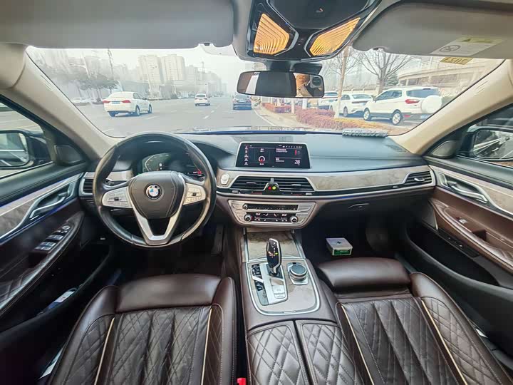 Фото 4 - BMW 7 Series