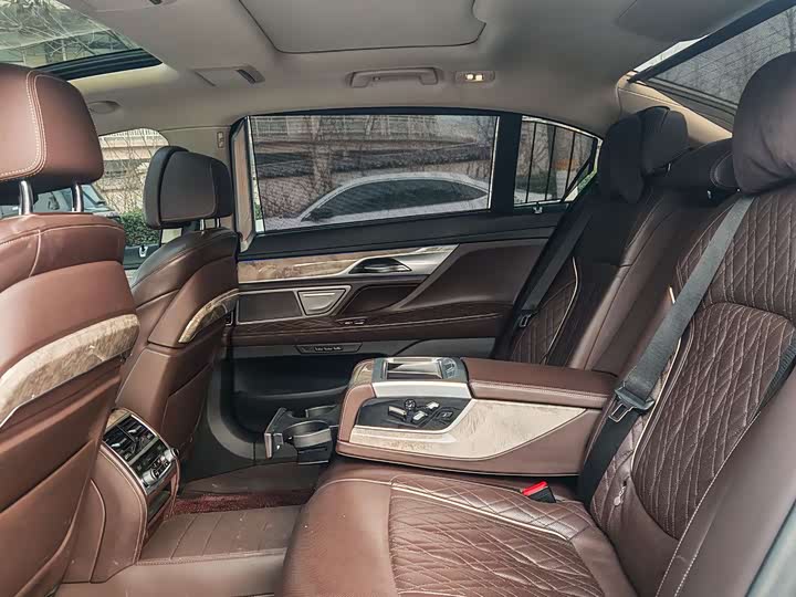 Фото 5 - BMW 7 Series