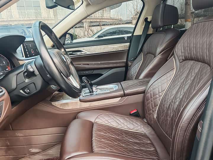 Фото 6 - BMW 7 Series