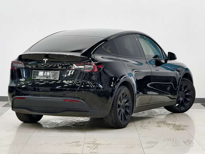 Фото 4 - Tesla Model Y