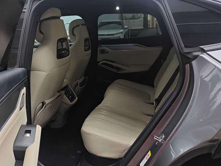 Фото 2 - BYD Song L