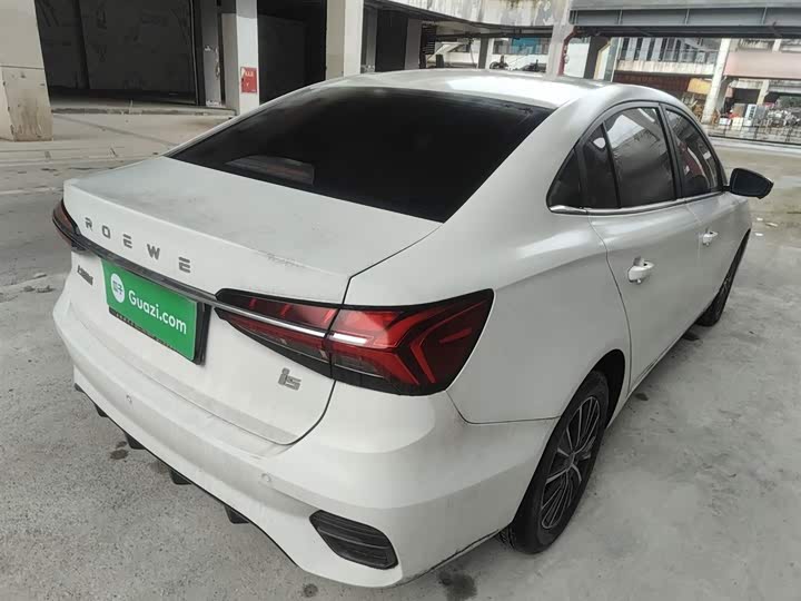 Фото 7 - Roewe i5