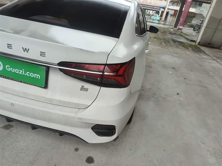 Фото 8 - Roewe i5