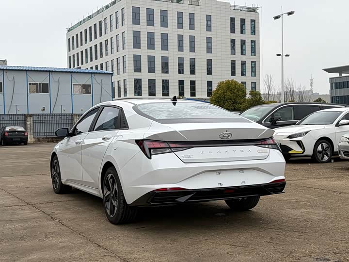 Фото 5 - Hyundai Elantra N line