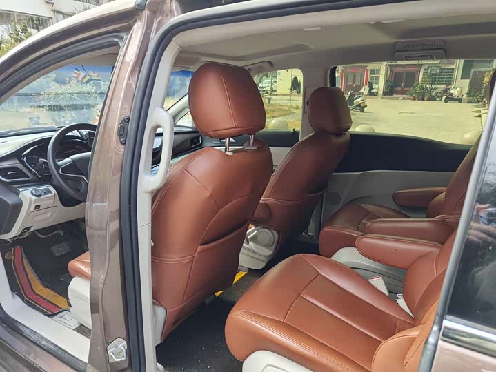 Фото 7 - Buick GL8 ES