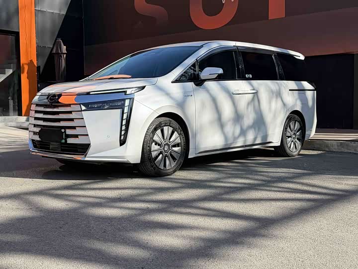 Фото 1 - GAC Trumpchi E8