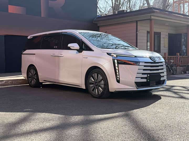 Фото 3 - GAC Trumpchi E8