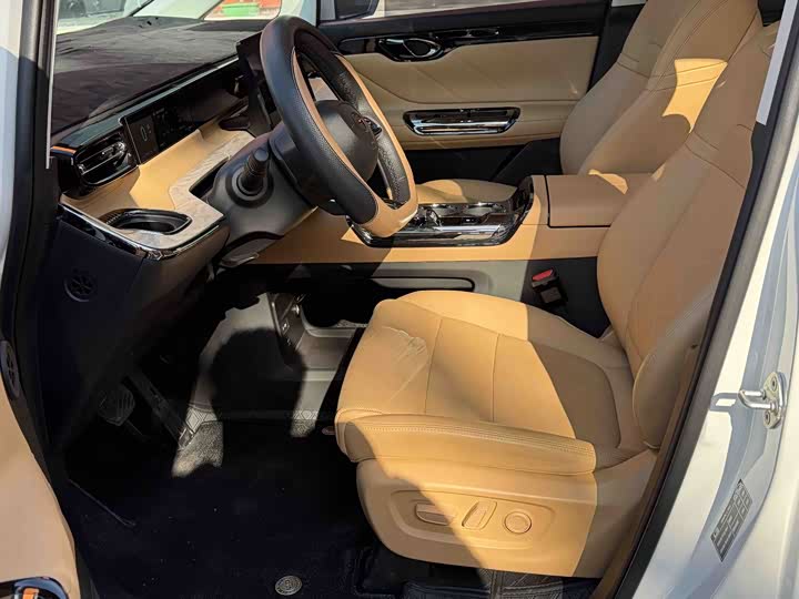 Фото 6 - GAC Trumpchi E8