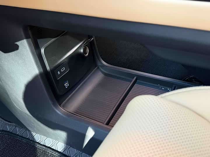 Фото 7 - GAC Trumpchi E8