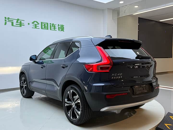 Фото 6 - Volvo XC40