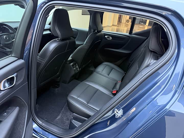 Фото 9 - Volvo XC40