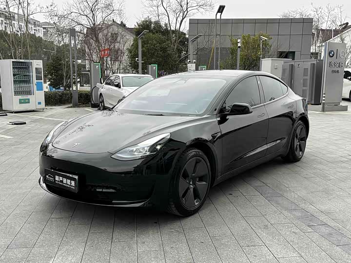 Фото 1 - Tesla Model 3