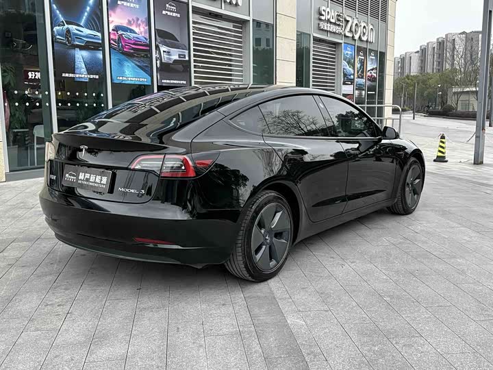 Фото 9 - Tesla Model 3