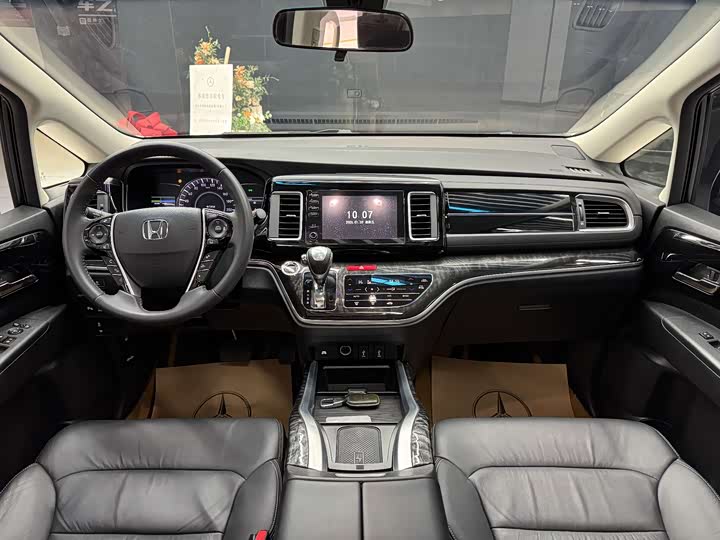 Фото 6 - Honda Elysion