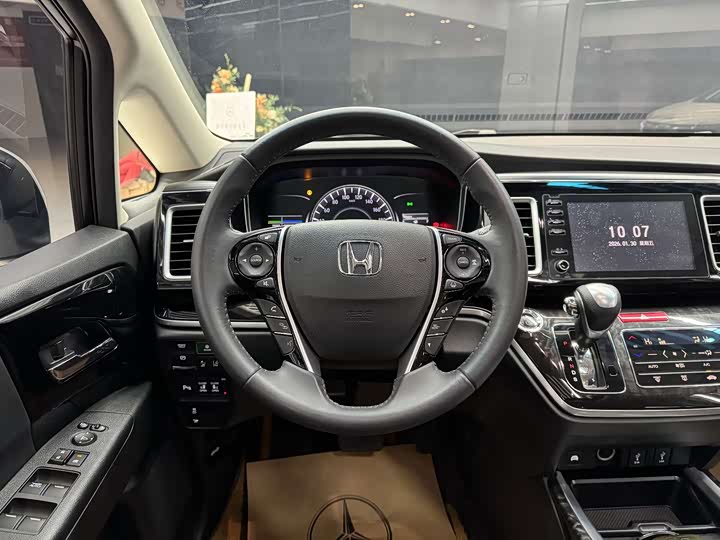 Фото 9 - Honda Elysion