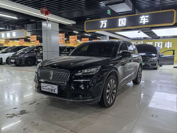 Фото 1 - Lincoln Corsair