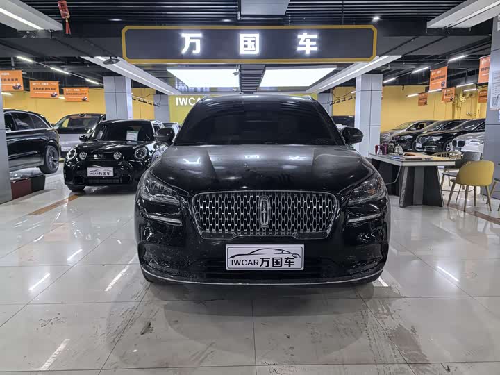 Фото 2 - Lincoln Corsair