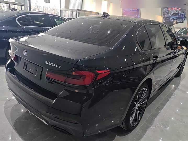 Фото 3 - BMW 5 Series