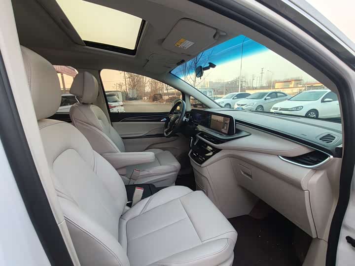 Фото 9 - Buick GL8 ES