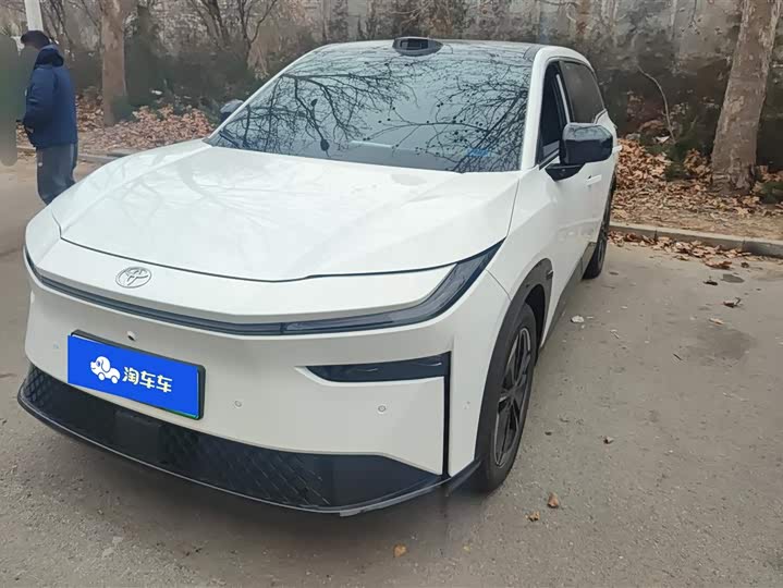 Фото 1 - Toyota bZ3X