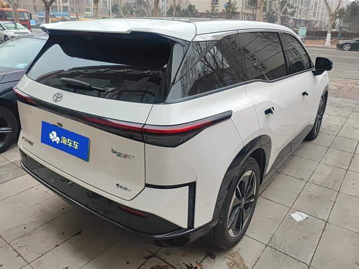 Фото 3 - Toyota bZ3X