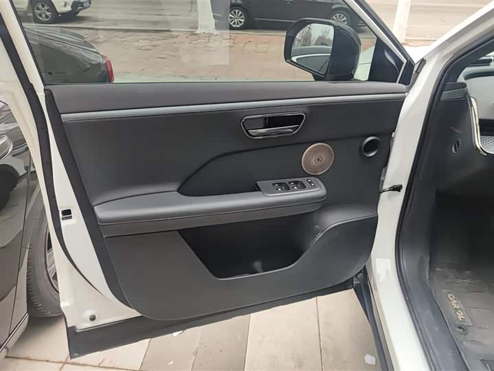 Фото 7 - Toyota bZ3X