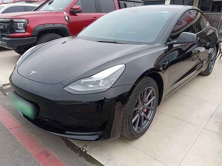 Фото 1 - Tesla Model 3