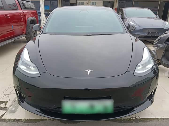 Фото 3 - Tesla Model 3