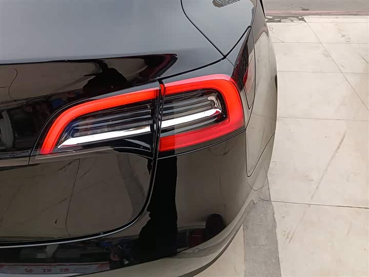 Фото 8 - Tesla Model 3