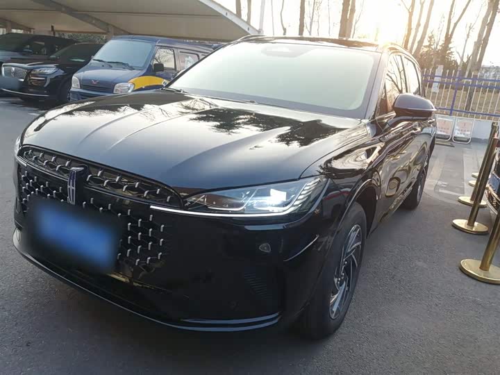 Фото 2 - Lincoln Corsair