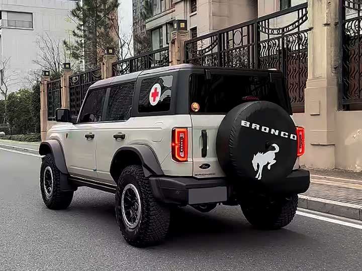 Фото 4 - Ford Bronco