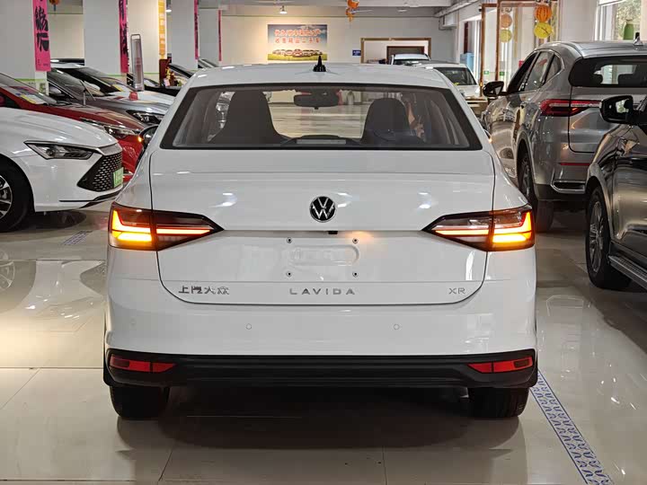 Фото 5 - Volkswagen Lavida