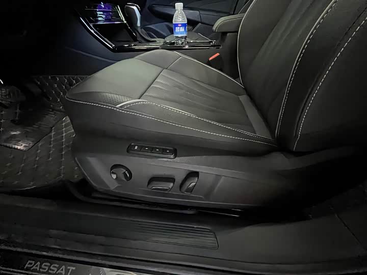 Фото 4 - Volkswagen Passat