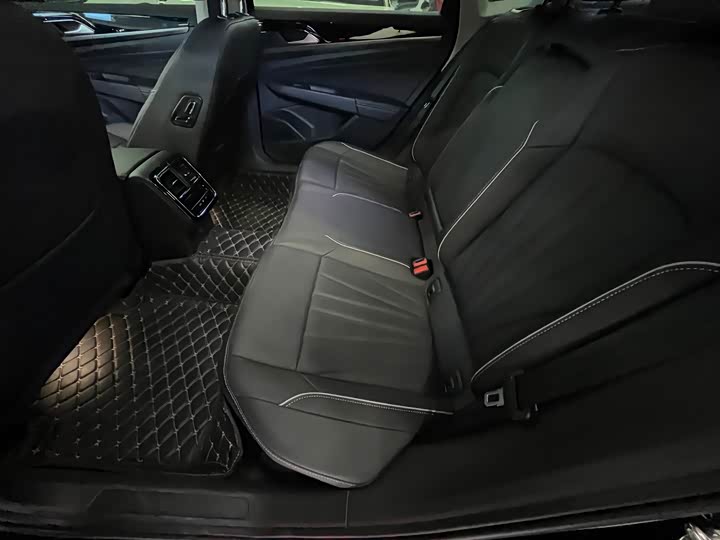 Фото 9 - Volkswagen Passat