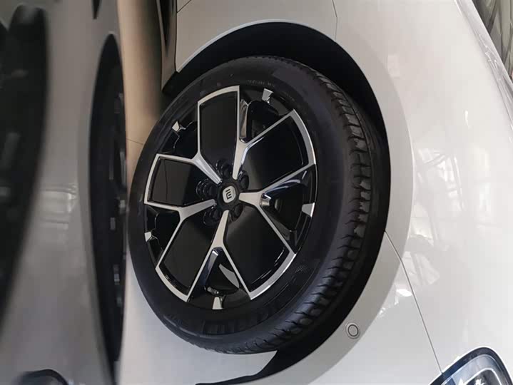 Фото 6 - Xiaomi SU7