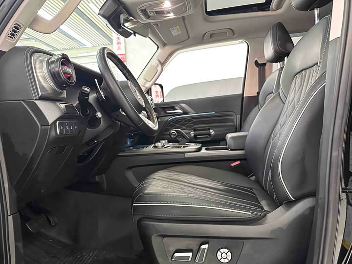 Фото 8 - Tank 300