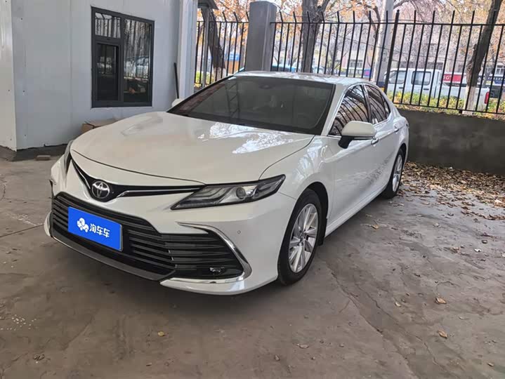 Фото 1 - Toyota Camry