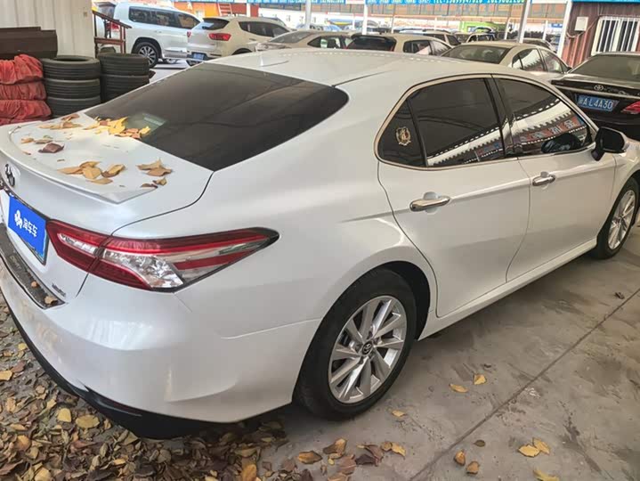 Фото 3 - Toyota Camry