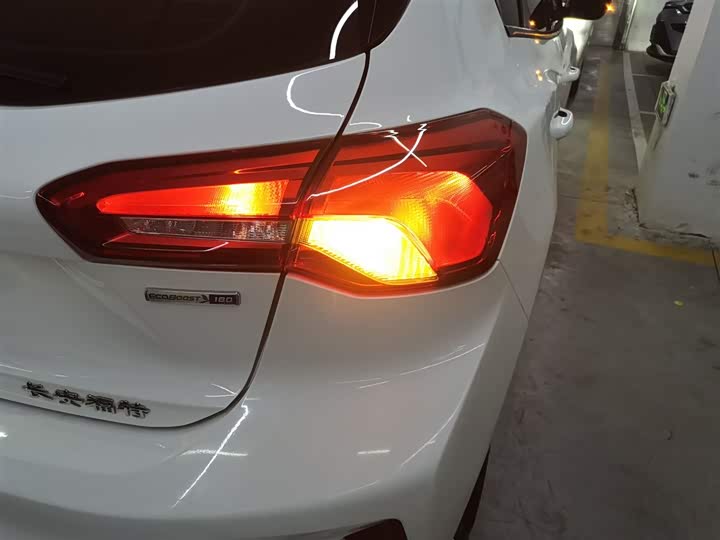 Фото 8 - Ford Focus